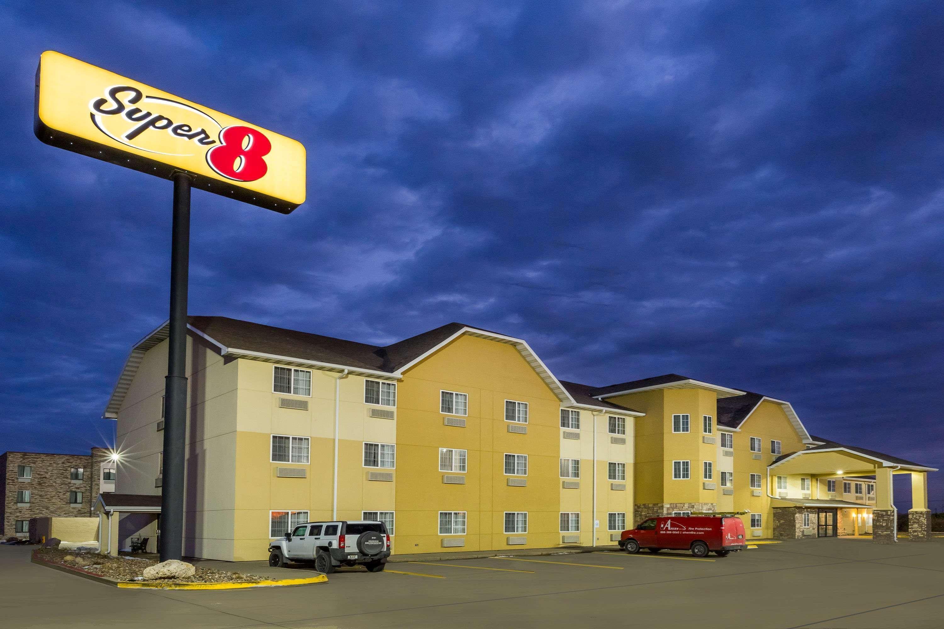 Super 8 By Wyndham Altoona Exterior foto